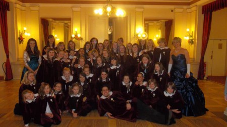 Harmonie a GymsoChoir v Národním domě v Praze 12-2012